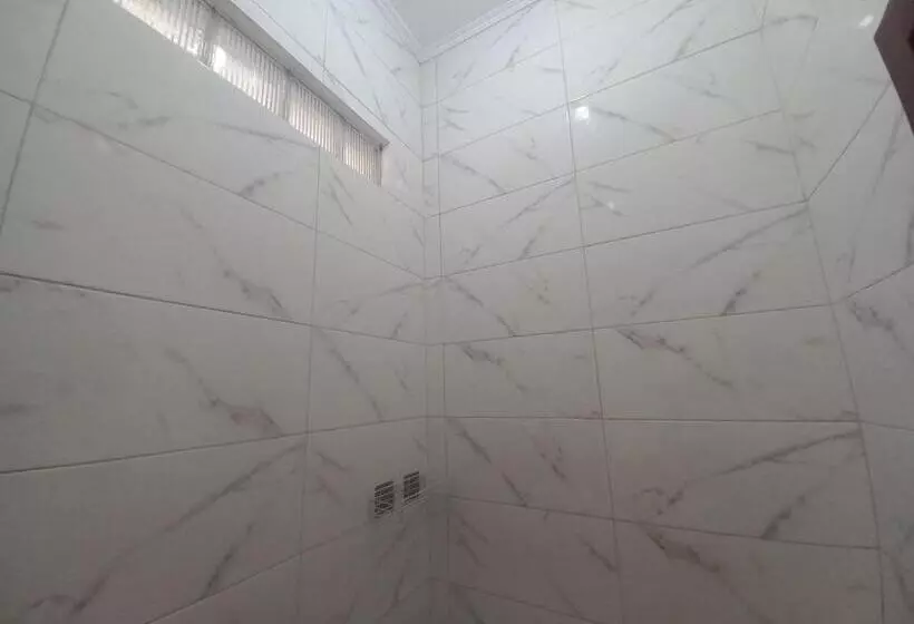 ホテル Spot On 92415 Bima House Syariah