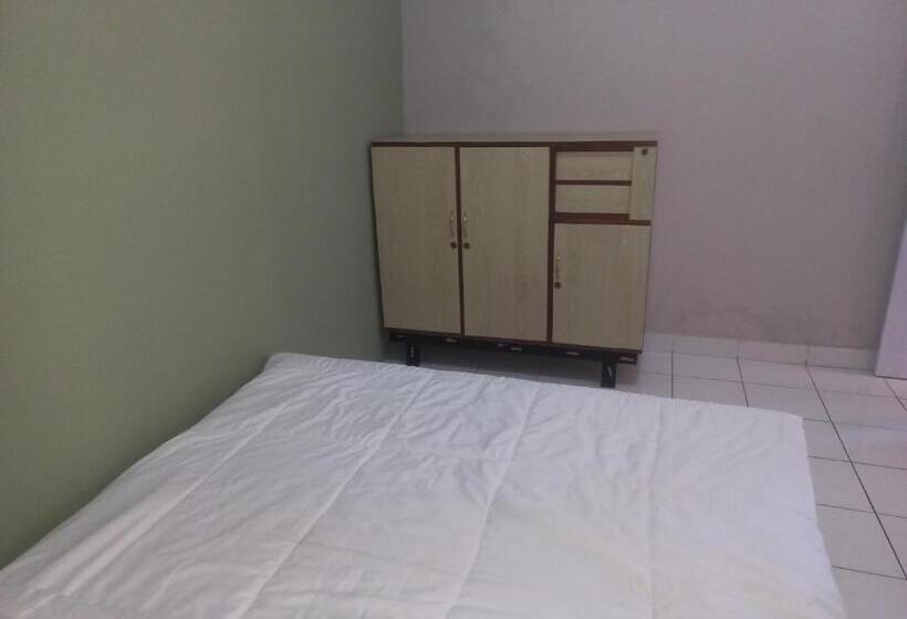 בית מלון כפרי Spot On 92415 Bima House Syariah