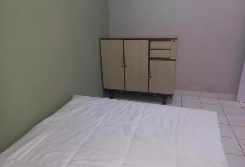 ホテル Spot On 92415 Bima House Syariah