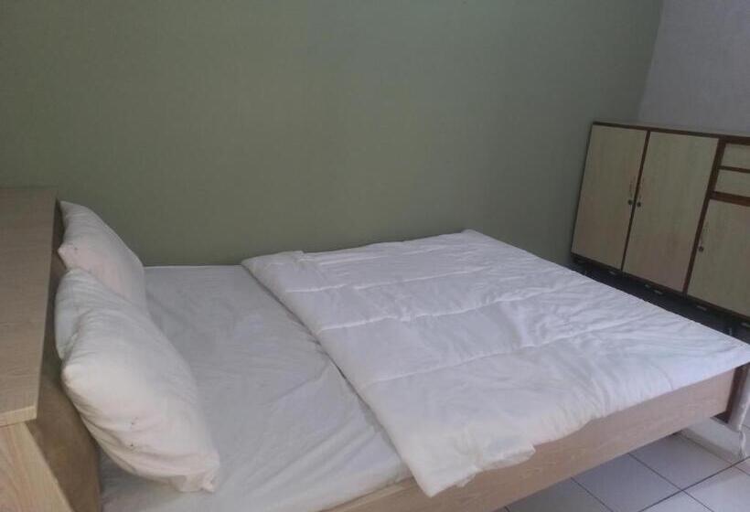 בית מלון כפרי Spot On 92415 Bima House Syariah