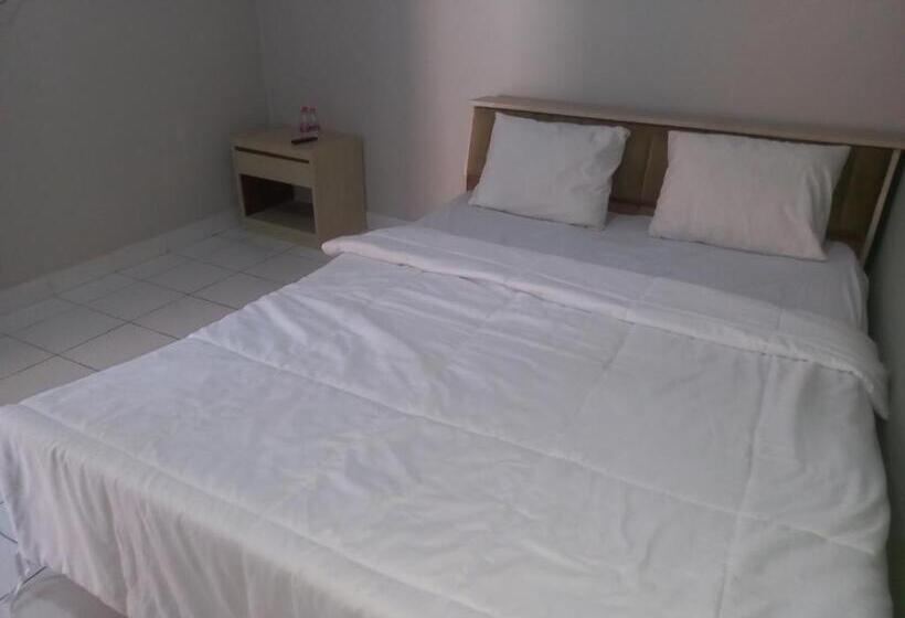 בית מלון כפרי Spot On 92415 Bima House Syariah