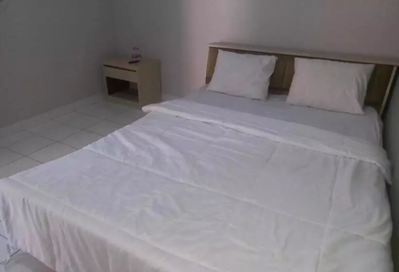 ホテル Spot On 92415 Bima House Syariah