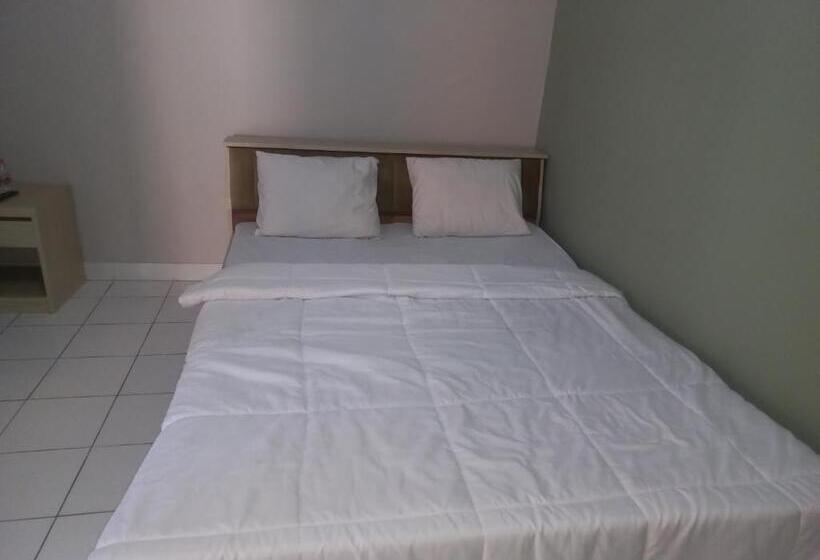 בית מלון כפרי Spot On 92415 Bima House Syariah