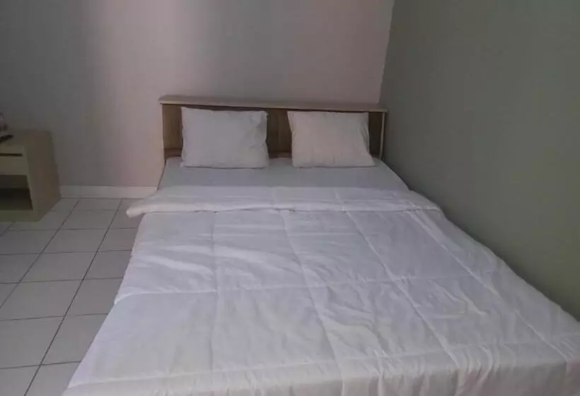 ホテル Spot On 92415 Bima House Syariah