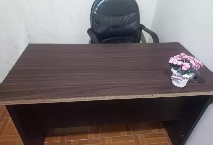 ホテル Spot On 92415 Bima House Syariah