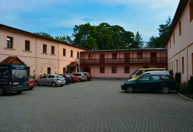 Majatalo Penzion U Parku