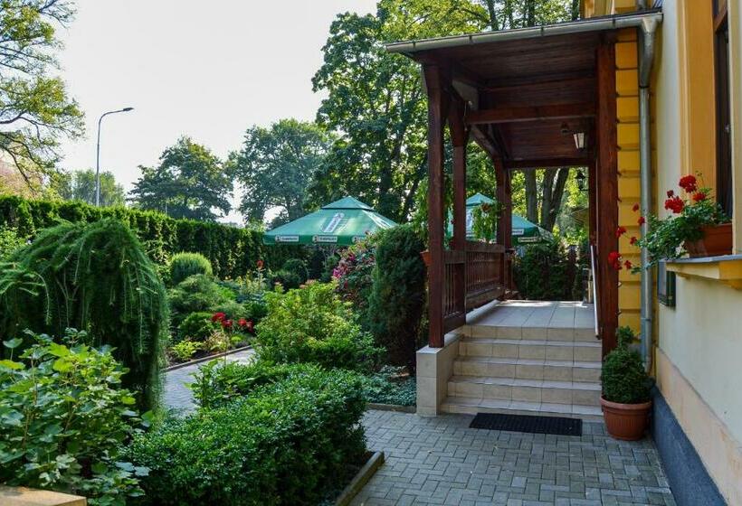 膳宿费 Penzion U Parku