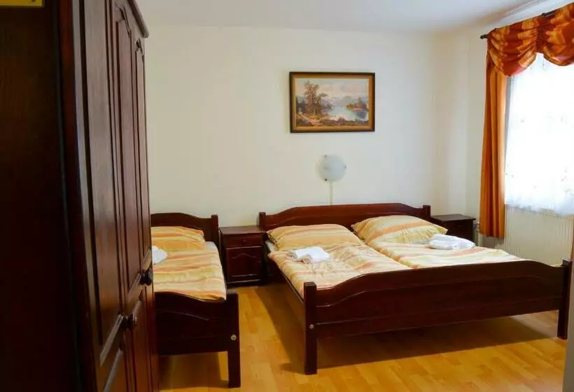 Majatalo Penzion U Parku