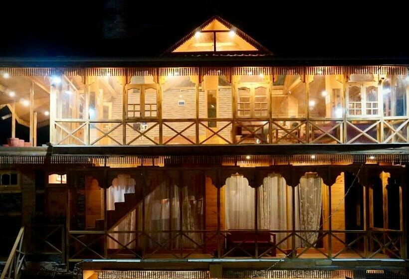 旅馆 Odin Stays & Café Tirthan