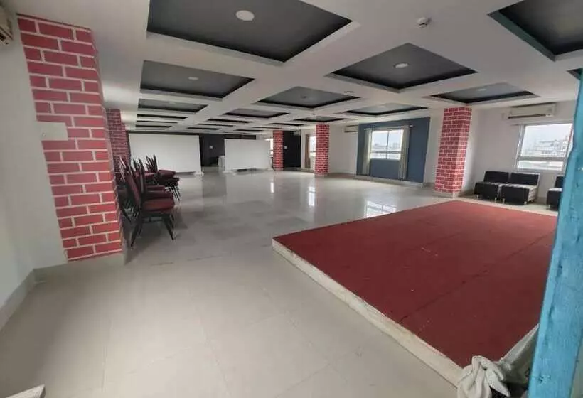 Hotelli Grand Majesty