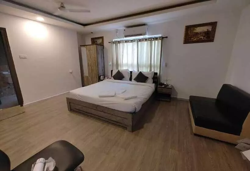 Hotelli Grand Majesty