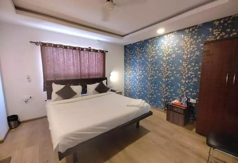 Hotelli Grand Majesty