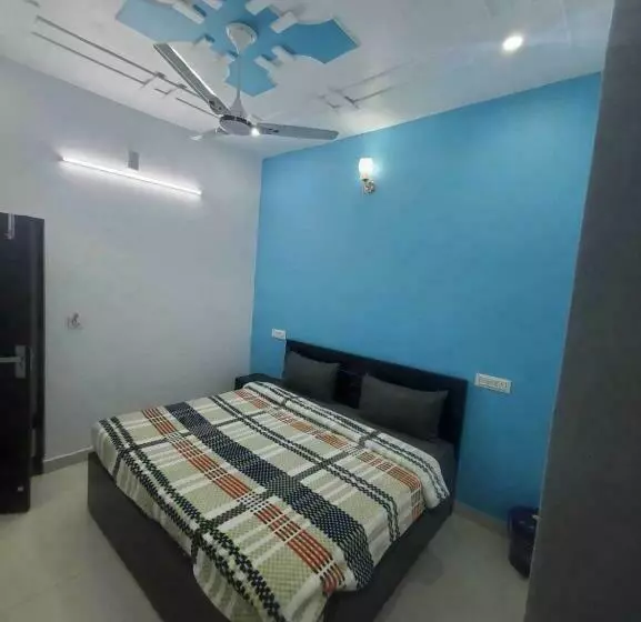 Hotelli Oyo 81090  Mi Residency