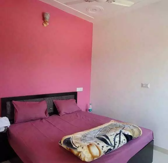 Hotelli Oyo 81090  Mi Residency