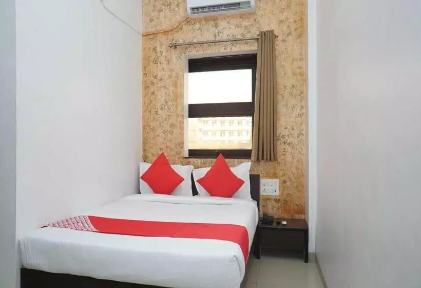 ホテル Oyo Flagship 81100  Sai Lodging