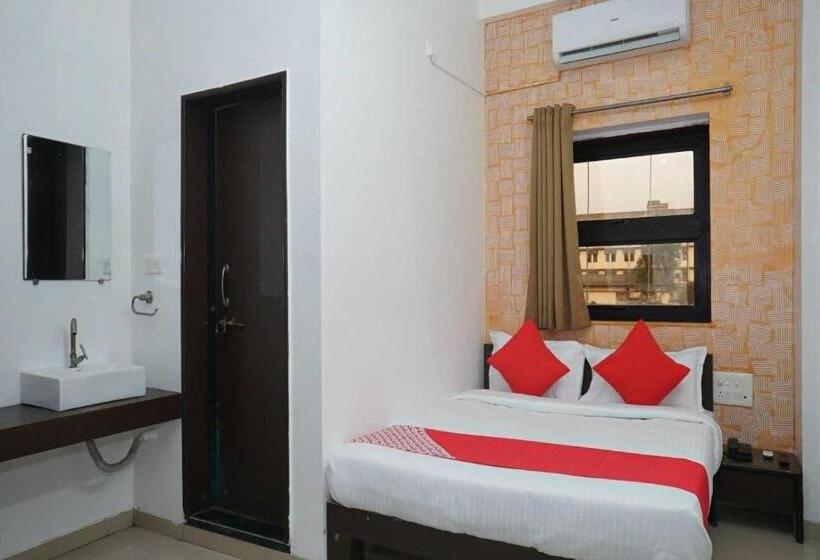 Hotell Oyo Flagship 81100  Sai Lodging