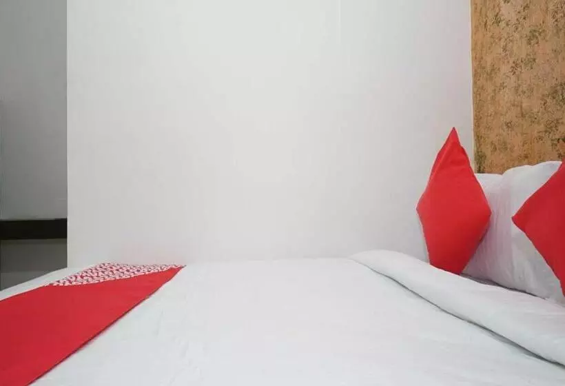 ホテル Oyo Flagship 81100  Sai Lodging