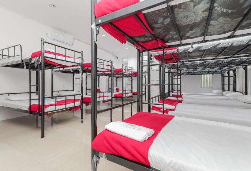 בית מלון כפרי Yayah Residence At Sawojajar Bogor Redpartner