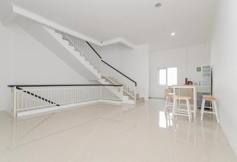 בית מלון כפרי Yayah Residence At Sawojajar Bogor Redpartner