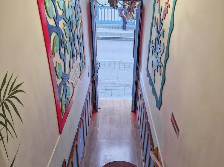 ユースホステル Mythos Hostal