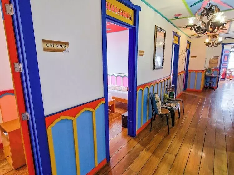 ユースホステル Mythos Hostal