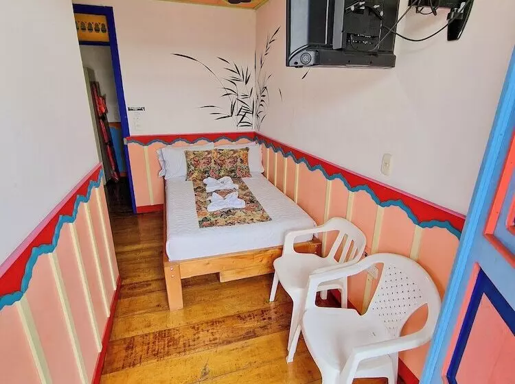 ユースホステル Mythos Hostal