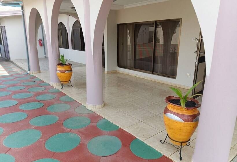 בית מלון כפרי Prestige Guesthouse ,ksi