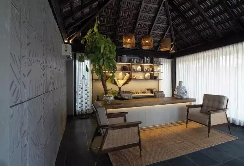 Hotel Red Thread Morjim