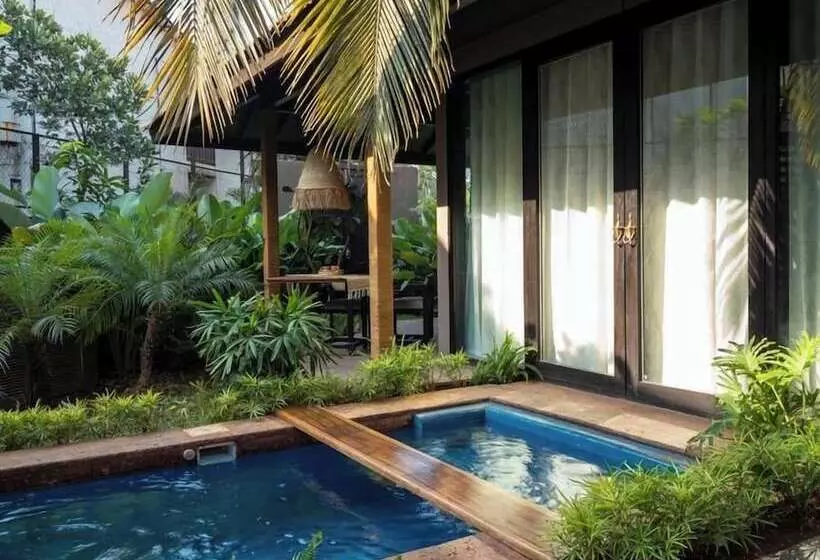 Hotel Red Thread Morjim