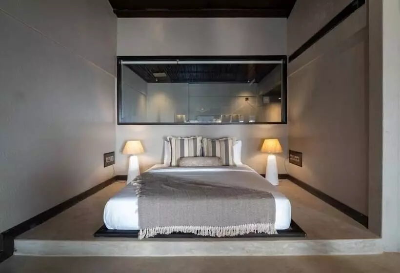 Hotel Red Thread Morjim