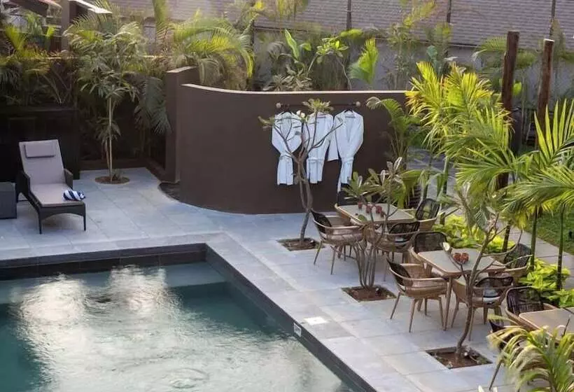 Hotel Red Thread Morjim