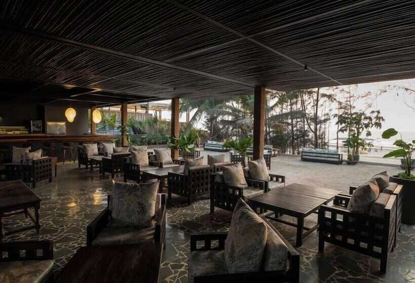 Отель Red Thread Morjim