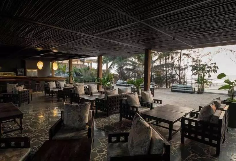 Hotel Red Thread Morjim