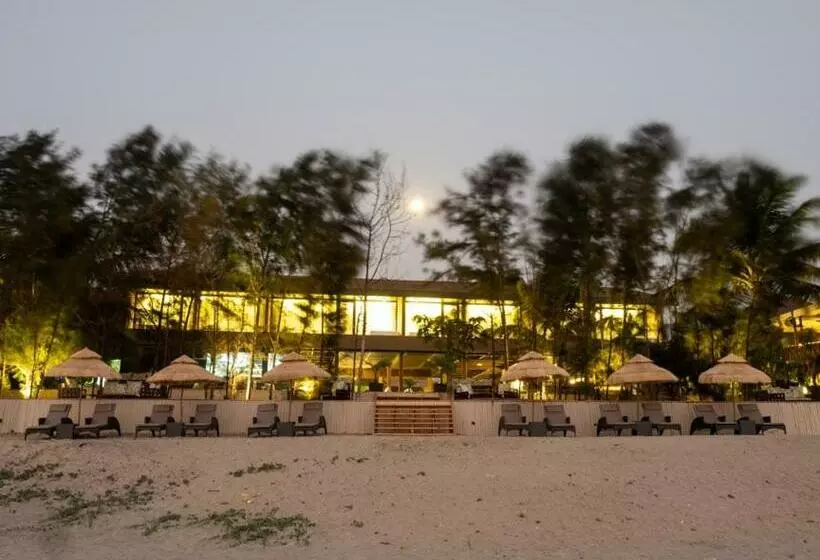 Hotel Red Thread Morjim