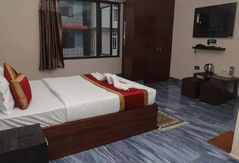 Fabhotel Flowery Pekoe Inn