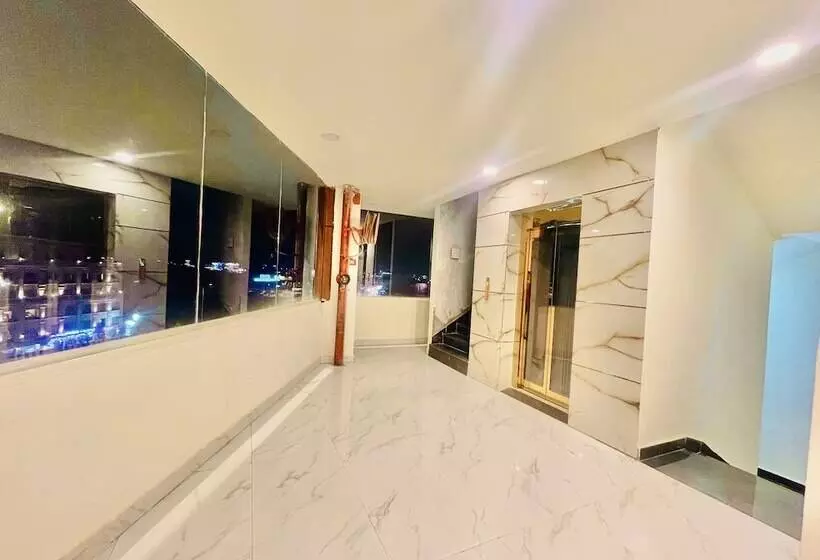 ホテル Eagle Grand