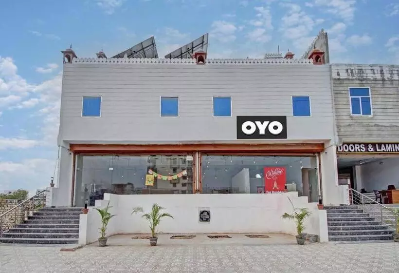 ホテル Oyo Flagship 81034  Star Cham
