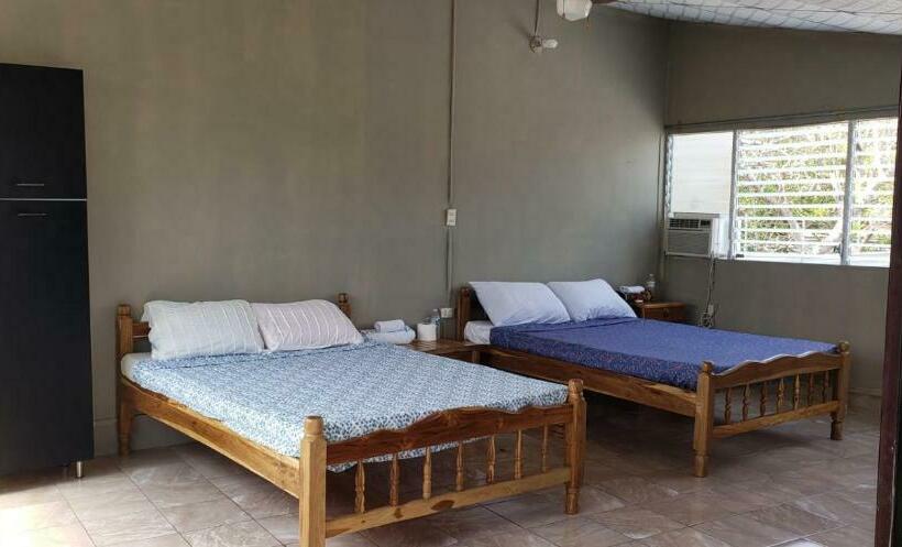 پانسیون Hostal El Porrón