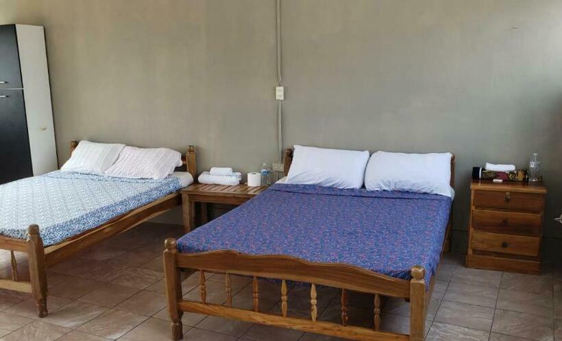 پانسیون Hostal El Porrón