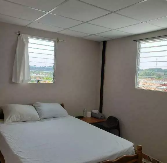 ペンション Hostal El Porrón