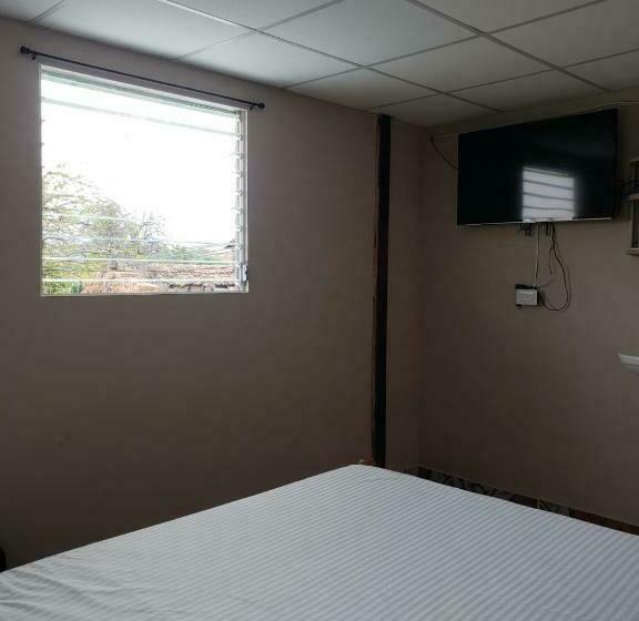 پانسیون Hostal El Porrón