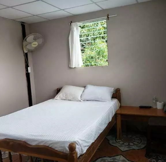 ペンション Hostal El Porrón