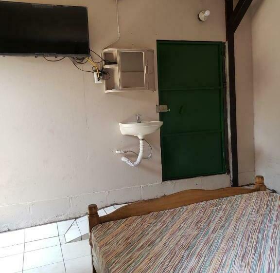 پانسیون Hostal El Porrón