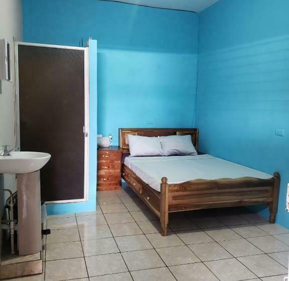 پانسیون Hostal El Porrón