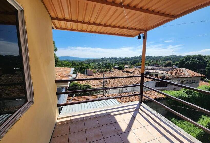 پانسیون Hostal El Porrón