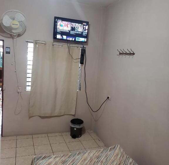 پانسیون Hostal El Porrón