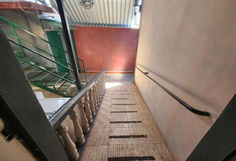 پانسیون Hostal El Porrón