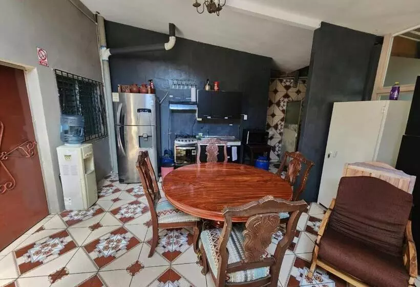 ペンション Hostal El Porrón