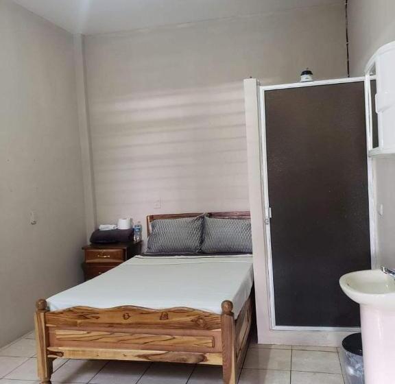 پانسیون Hostal El Porrón