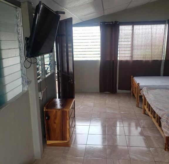 پانسیون Hostal El Porrón